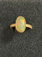 18k Geelgoud Ring met Opaal, Nieuw, Ophalen of Verzenden
