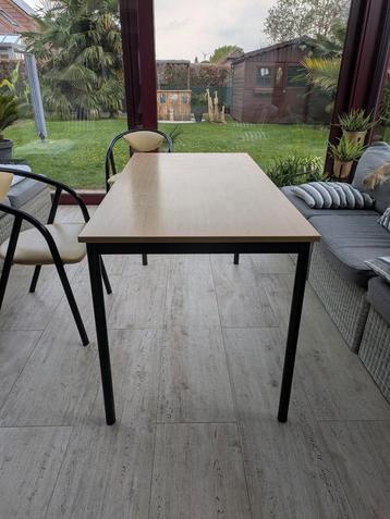 Keukentafel met 4 stoelen  beschikbaar voor biedingen