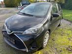 Toyota Yaris Hybride 12/2014, Auto's, Toyota, Stof, Navigatiesysteem, 4 cilinders, Zwart