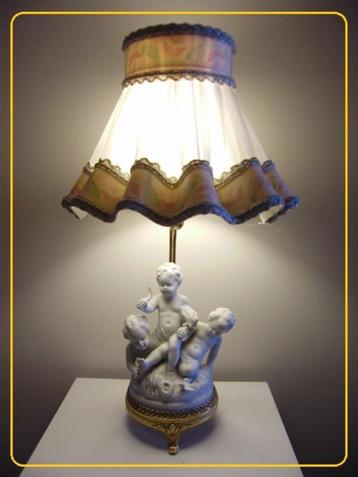 Beeldje als lamp van >>UNTER WEISS  BACH<< met PUTTI decor  beschikbaar voor biedingen