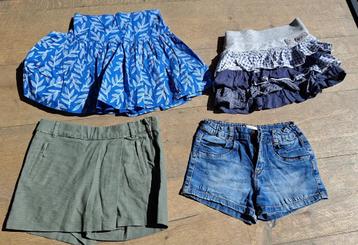 Lot 2 shorts et 2 jupes T8ans beschikbaar voor biedingen