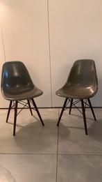 Herman Miller Elefant Grey Fiberglass Eames, Huis en Inrichting, Stoelen, Ophalen, Zo goed als nieuw, Hout, Twee