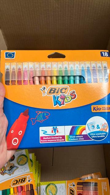 13 boîtes de feutres BIC Kids – 18 couleurs (neufs) beschikbaar voor biedingen