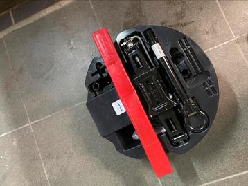 Renault Clio Autokrik gevarendriehoek wielbouten depanage  beschikbaar voor biedingen