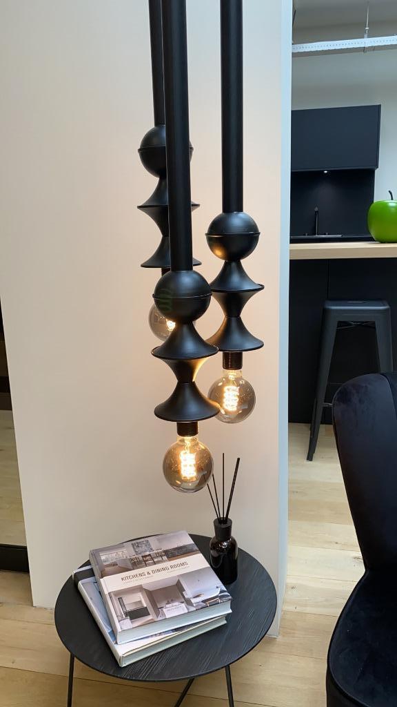 Hanglamp zwart Sticks POLDR Design- showroommodel -60%, Huis en Inrichting, Lampen | Hanglampen, Nieuw, 75 cm of meer, Metaal