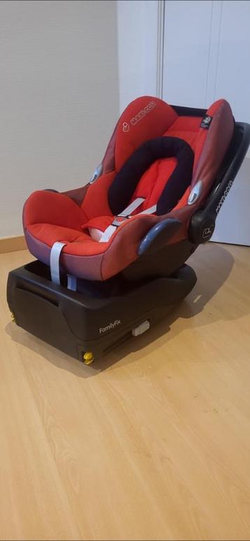 Maxi cosy met autobasis beschikbaar voor biedingen