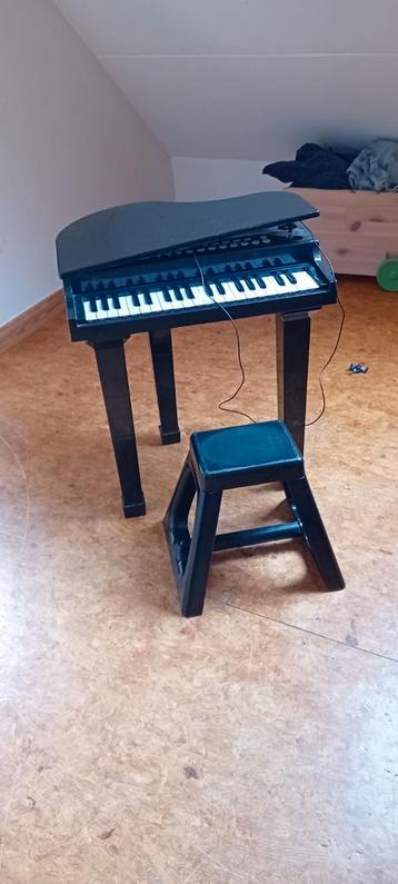 Kinderpiano beschikbaar voor biedingen