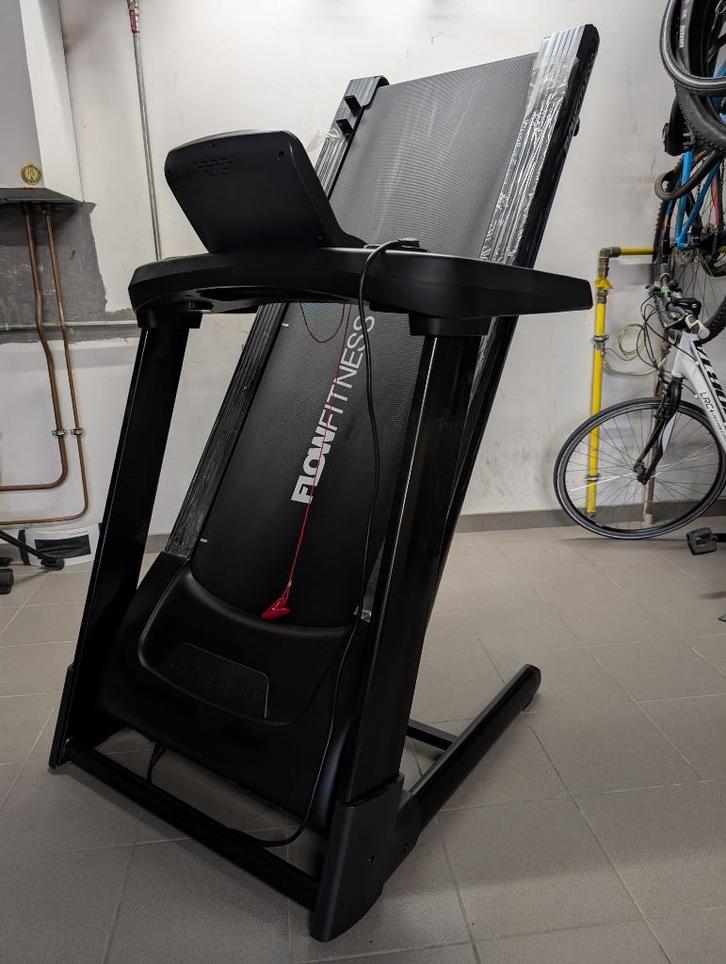 Flow Fitness loopband Perform T2i, Sport en Fitness, Fitnessapparatuur, Zo goed als nieuw, Loopband, Benen, Ophalen