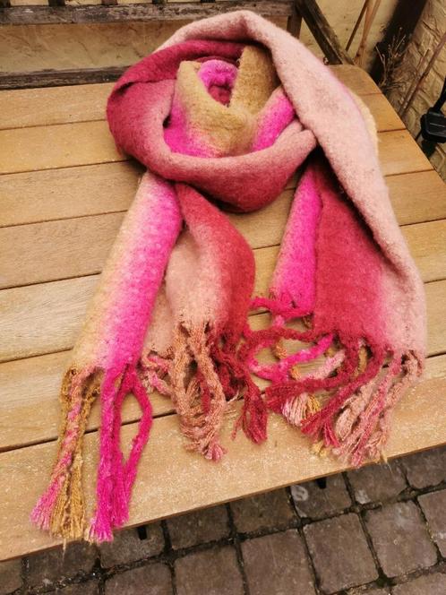 Wintersjaal warme kleuren sjaal Esprit, Vêtements | Femmes, Bonnets, Écharpes & Gants, Comme neuf, Écharpe, Enlèvement ou Envoi