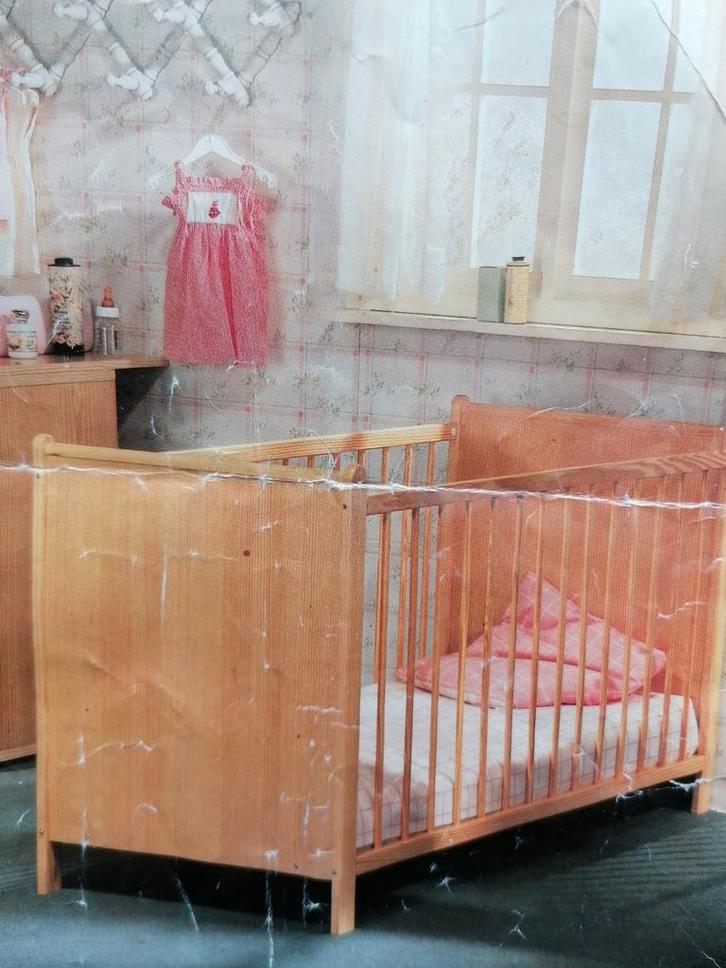 Ideaal stevig houten kinderbedje, Kinderen en Baby's, Kinderkamer | Bedden, Zo goed als nieuw, Matras, Ophalen