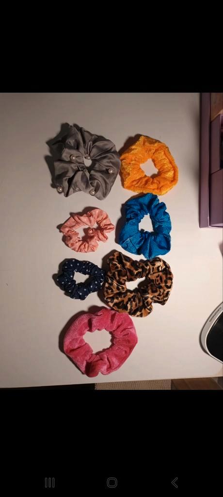 7 mooie scrunchies, Handtassen en Accessoires, Uiterlijk | Haarverzorging, Zo goed als nieuw, Ophalen of Verzenden
