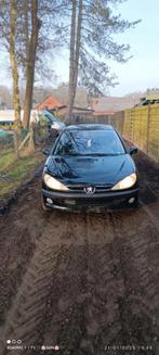 Peugeot 206 benzine GEKEURD VOOR VERKOOP, Auto's, Peugeot, Voorwielaandrijving, Stof, 1360 cc, Zwart