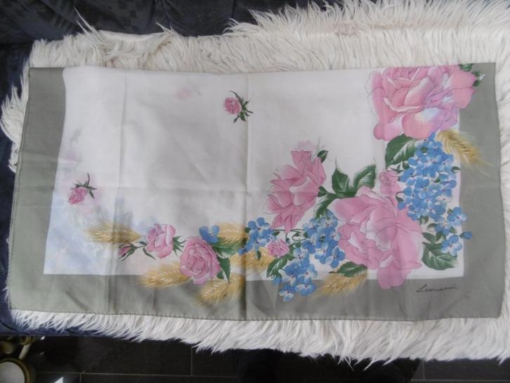 kledij dames sjaal merk leowardi, in mooie staat, Kleding | Dames, Mutsen, Sjaals en Handschoenen, Gedragen, Sjaal, Ophalen of Verzenden