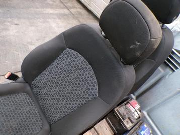 2 sièges Opel Corsa E 2014 LP/14331 beschikbaar voor biedingen