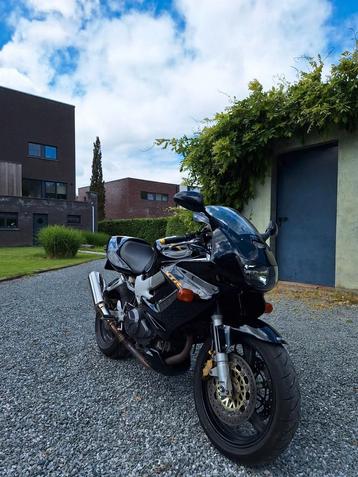 Honda VTR1000 '97 (ancètre! tax et assurance très bas), Particulier