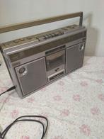 2 oude vintage radio's Panasonic en Sharp met tv erin., Gebruikt, Ophalen of Verzenden, Radio