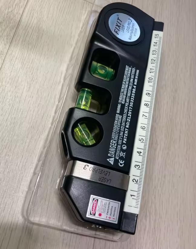 Niveau laser multifonction avec lignes croisées et mètre, Bricolage & Construction, Instruments de mesure, Comme neuf, Autres appareils de mesure ou compteurs
