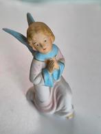 Bisque porseleinen beeldje van knielende engel, Verzamelen, Beelden en Beeldjes, Ophalen of Verzenden, Zo goed als nieuw
