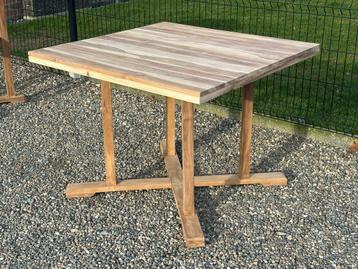 Teak tuintafel 81 x 81cm beschikbaar voor biedingen