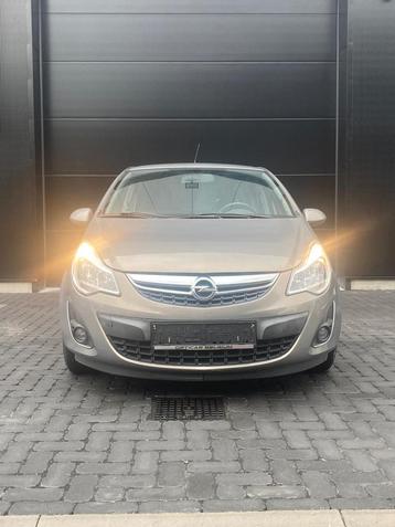 Opel Corsa essence 2011 avec 160 000KM  beschikbaar voor biedingen