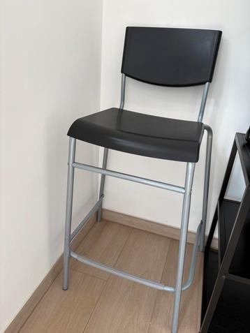 2 chaises de bar, Enlèvement