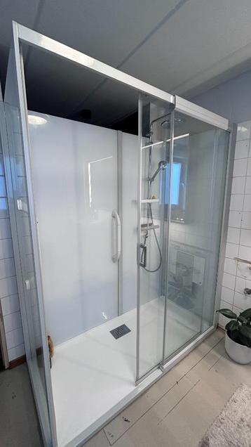 Douche - spacieuse - ergonomique - complète, 150 à 200 cm, Comme neuf, Enlèvement, 200 cm ou plus