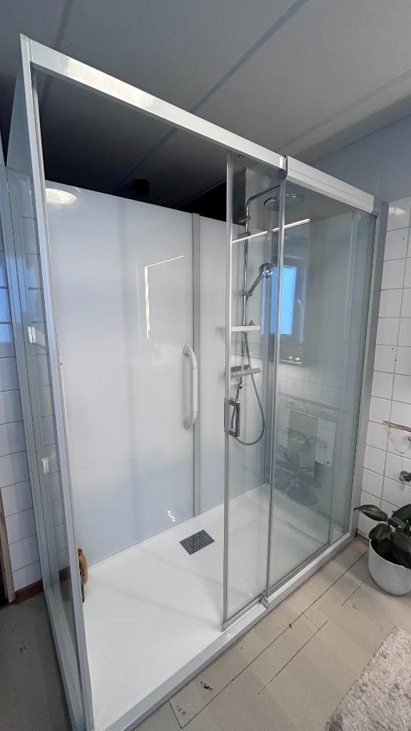 Douche - ruim - ergonomisch - compleet, Huis en Inrichting, Badkamer | Badkamermeubels, Zo goed als nieuw, Overige typen, 200 cm of meer