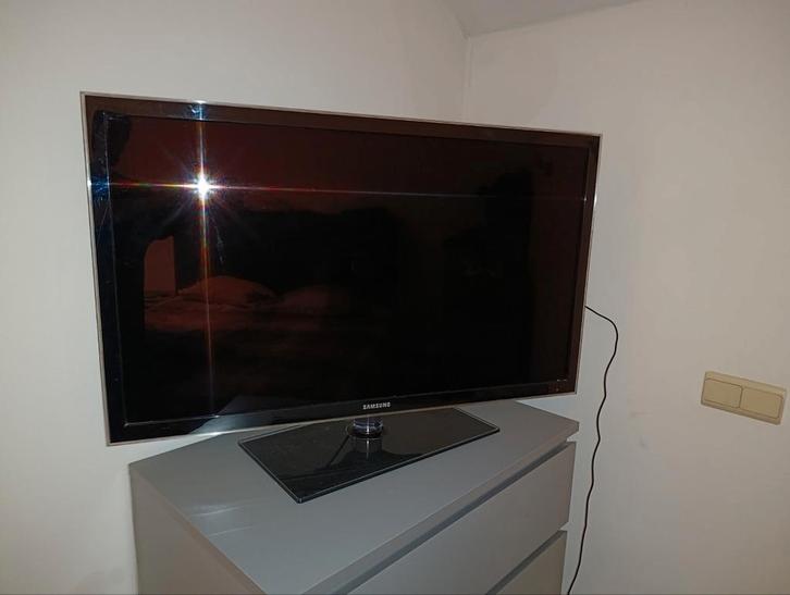 TV écran plat Samsung 40" UE40D5000 avec télécommandes, TV, Hi-fi & Vidéo, Télévisions, Utilisé, LED, 100 cm ou plus, Full HD (1080p)