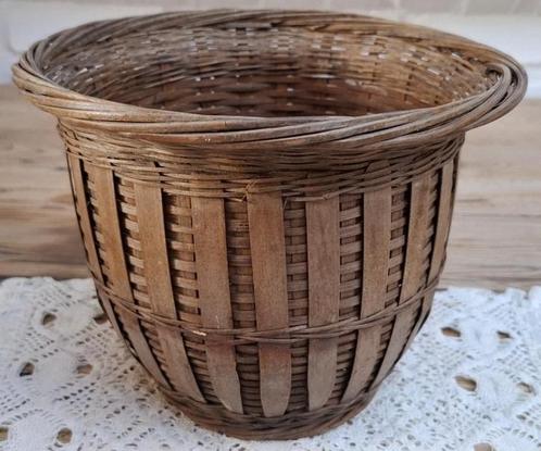 Franse brocante " rieten" bloempot, Tuin en Terras, Bloempotten, Gebruikt, Overige materialen, Binnen, Minder dan 40 cm, Minder dan 25 cm