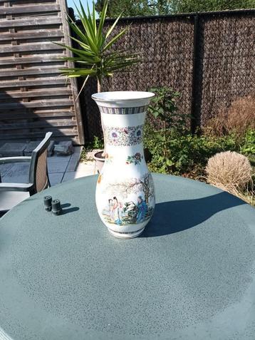 chinese vaas beschikbaar voor biedingen