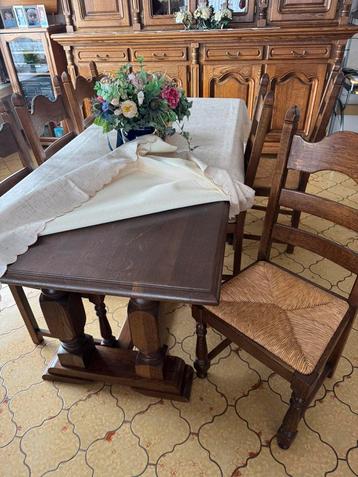 Massieve eiken eettafel met 6 stoelen – klassiek beschikbaar voor biedingen