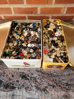 2 dozen met verschillende knopen, Hobby en Vrije tijd, Ophalen, Gebruikt, Knoop of Knopen