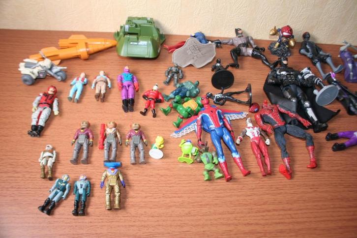 Lot actiefiguren dino riders gi-joe batman sonic spider-man, Verzamelen, Poppetjes en Figuurtjes, Ophalen of Verzenden