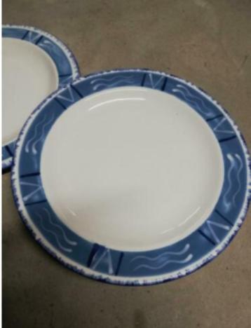 T.K. borden 30 cm. 20 stuks z.g.a.n.  €3 per stuk en alle 20 beschikbaar voor biedingen