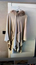 Cape poncho 48-52, Kleding | Dames, Ophalen of Verzenden, Zo goed als nieuw, Maat 46/48 (XL) of groter, Beige
