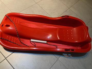 Rode slee beschikbaar voor biedingen