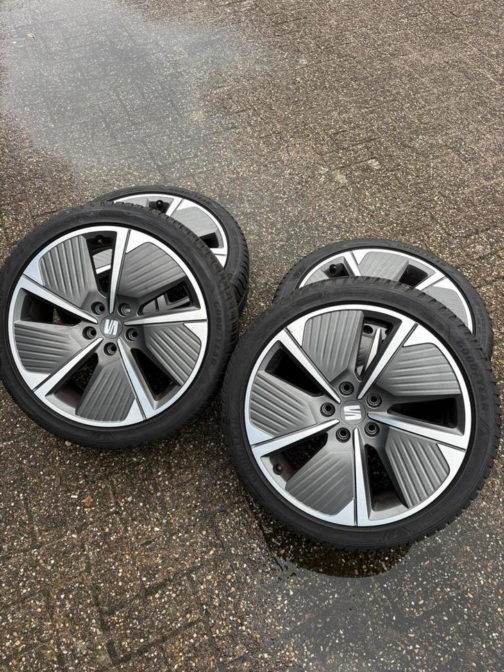 Seat winterset voor seat leon nog nieuw velgen winterbanden, Auto-onderdelen, Banden en Velgen, Banden en Velgen, Winterbanden