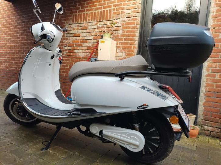 Elektrische scooter Sakura eDrive
!!Batterij te vervangen!!, Fietsen en Brommers, Snorfietsen en Snorscooters, Zo goed als nieuw
