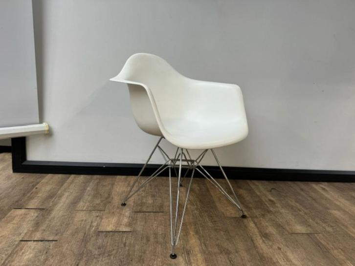 Witte kuipstoel met chromen onderstel, Huis en Inrichting, Zitzakken, Wit, Ophalen of Verzenden