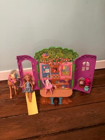 Barbie cabane et deux poneys  beschikbaar voor biedingen