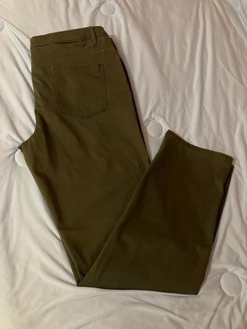 Nieuwe kaki broek beschikbaar voor biedingen
