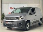 Peugeot Partner 1.2i Benzine 110 PK Camera-Trekhaak-Garantie, Stof, Euro 6, 1199 cc, https://public.car-pass.be/vhr/73d55e39-ae52-4d94-b469-16133e823355