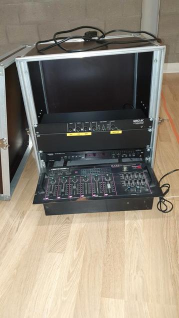Mengpanelen, cd-speler, Flightcase en Headsets Sennheiser en beschikbaar voor biedingen