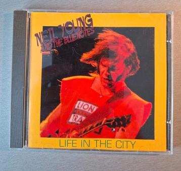 Cd. Neil Young.  Life in the City. Live, Philadelphia '89. beschikbaar voor biedingen