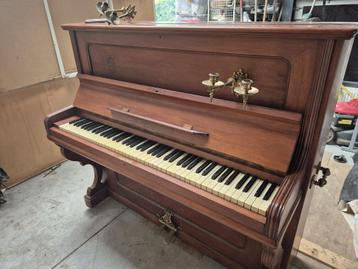 Piano P. Riesenburger beschikbaar voor biedingen