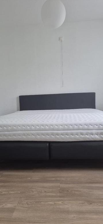 Boxspring 180x200 cm beschikbaar voor biedingen