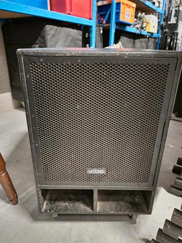 Baskast Vibe15MK2 en Synq Isub210 beschikbaar voor biedingen