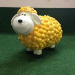 Mini lam met geel wol schaap groot deco figuur, Nieuw, Kunststof, Ophalen of Verzenden, Dierenbeeld