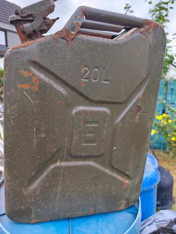ABL, oude , op te knappen ,metalen jerrykan inhoud  20 L beschikbaar voor biedingen