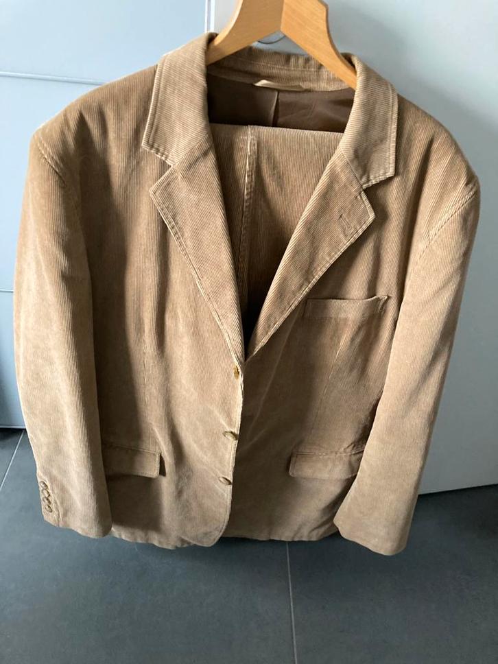 Déguisement 2 pièces en velours côtelé beige 8€, Vêtements | Hommes, Costumes & Vestes, Porté, Taille 52/54 (L), Beige, Enlèvement